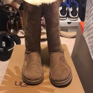 Gently used UGGS